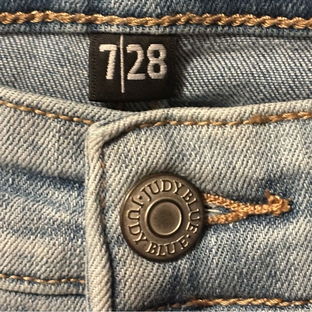 Judy Blue Classic Blue Women's Jeans - Picture 8 of 16